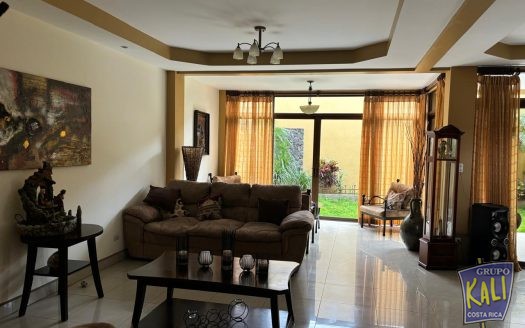 Zapote casa de 2 plantas ind bella 135 millones/ Zapote, 2 story house for sale 135.000.000