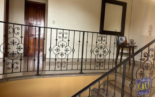 Zapote casa de 2 plantas ind bella 135 millones/ Zapote, 2 story house for sale 135.000.000