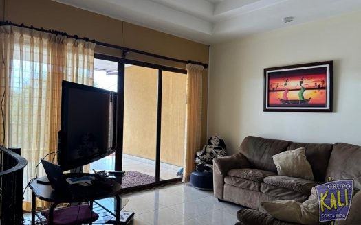 Zapote casa de 2 plantas ind bella 135 millones/ Zapote, 2 story house for sale 135.000.000