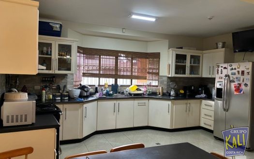 Zapote casa de 2 plantas ind bella 135 millones/ Zapote, 2 story house for sale 135.000.000