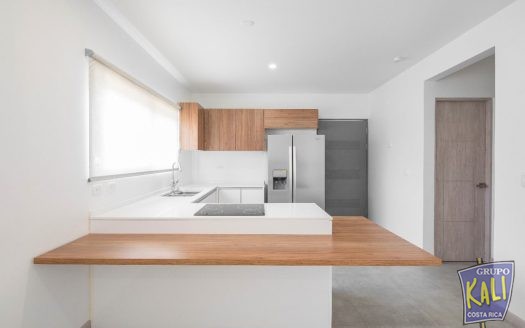 Uruca venta hermoso apto 2do piso $160.000/ Uruca, nice apto for sale $160.000