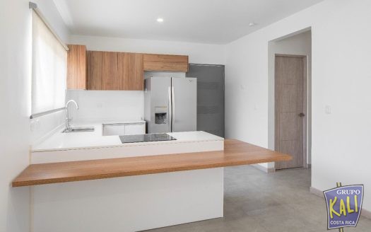 Uruca venta hermoso apto 2do piso $160.000/ Uruca, nice apto for sale $160.000