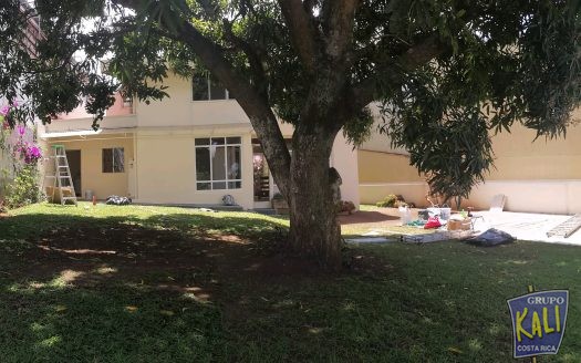 Rohrmoser Geroma casa ind. 2 plantas patio grande $1500/Rohrmoser house for rent $1,500