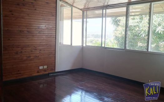 Rohrmoser Geroma casa ind. 2 plantas patio grande $1500/Rohrmoser house for rent $1,500