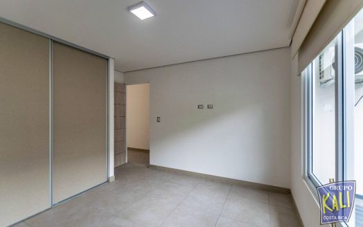 Guachipelin Norte casa en condo 2 pisos $2,300/Guachipelin N. 2 story house for rent