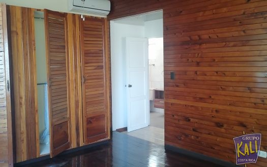 Rohrmoser Geroma casa ind. 2 plantas patio grande $1500/Rohrmoser house for rent $1,500