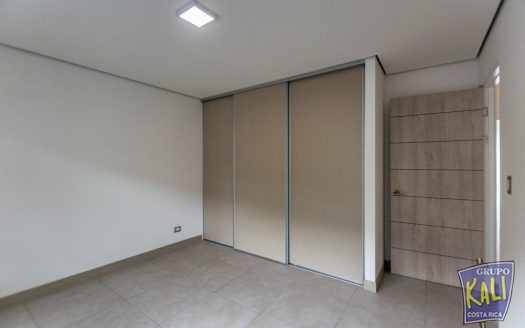 Guachipelin Norte casa en condo 2 pisos $2,300/Guachipelin N. 2 story house for rent