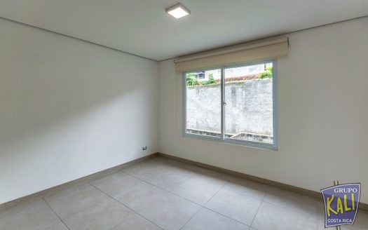 Guachipelin Norte casa en condo 2 pisos $2,300/Guachipelin N. 2 story house for rent