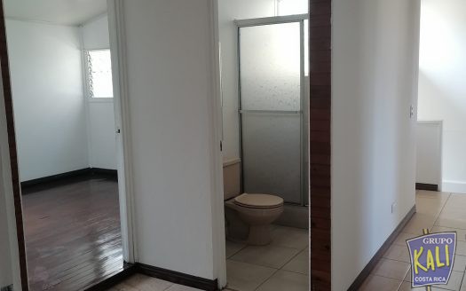 Rohrmoser Geroma casa ind. 2 plantas patio grande $1500/Rohrmoser house for rent $1,500