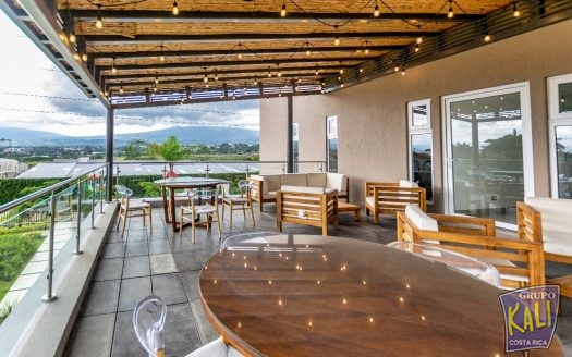 Guachipelin Norte casa en condo 2 pisos $2,300/Guachipelin N. 2 story house for rent