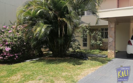 Rohrmoser Geroma casa ind. 2 plantas patio grande $1500/Rohrmoser house for rent $1,500