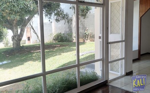 Rohrmoser Geroma casa ind. 2 plantas patio grande $1500/Rohrmoser house for rent $1,500