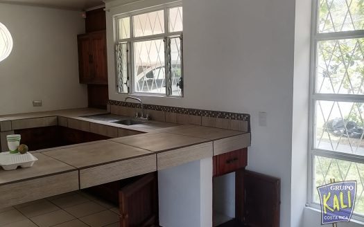 Rohrmoser Geroma casa ind. 2 plantas patio grande $1500/Rohrmoser house for rent $1,500