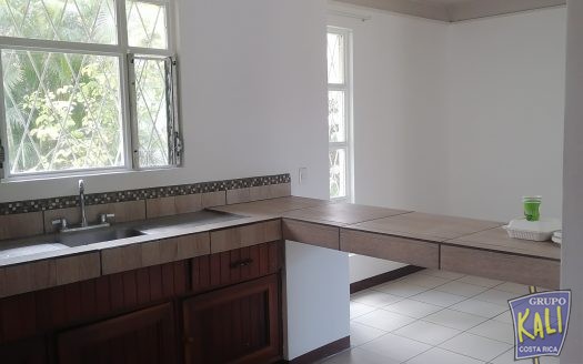 Rohrmoser Geroma casa ind. 2 plantas patio grande $1500/Rohrmoser house for rent $1,500