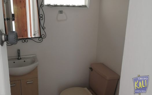 Rohrmoser Geroma casa ind. 2 plantas patio grande $1500/Rohrmoser house for rent $1,500