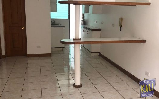 Uruca cerca de Repretel apto primera planta 50 millones/Uruca apto for sale 50millones