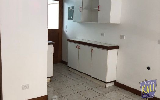 Uruca cerca de Repretel apto primera planta 50 millones/Uruca apto for sale 50millones