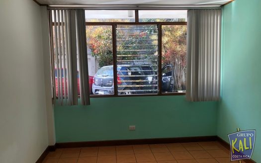 Uruca cerca de Repretel apto primera planta 50 millones/Uruca apto for sale 50millones