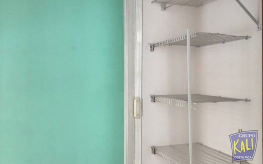 Uruca cerca de Repretel apto primera planta 50 millones/Uruca apto for sale 50millones