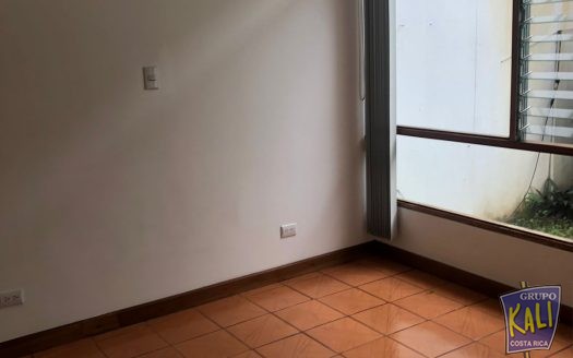 Uruca cerca de Repretel apto primera planta 50 millones/Uruca apto for sale 50millones