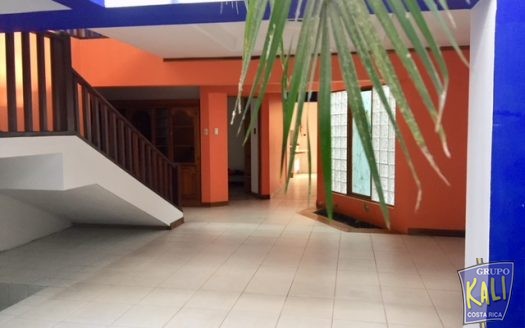 Sabana N casa 2 plantas uso mixto $2,500/2 story house for rent in Sabana Norte