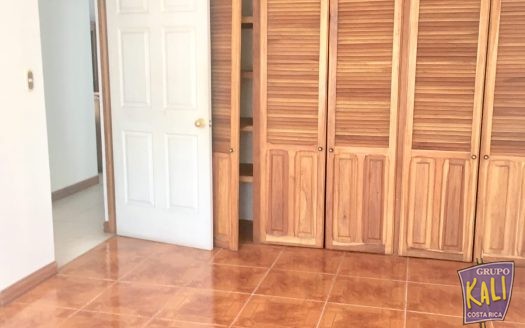 Sabana N casa 2 plantas uso mixto $2,500/2 story house for rent in Sabana Norte