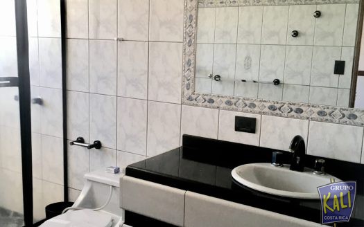 Sabana N casa 2 plantas uso mixto $2,500/2 story house for rent in Sabana Norte