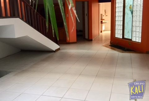 Sabana N casa 2 plantas uso mixto $2,500/2 story house for rent in Sabana Norte