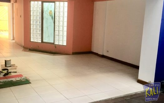 Sabana N casa 2 plantas uso mixto $2,500/2 story house for rent in Sabana Norte