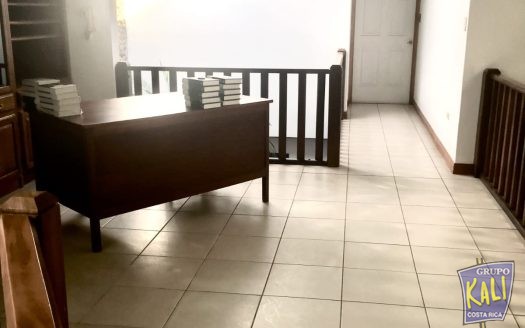 Sabana N casa 2 plantas uso mixto $2,500/2 story house for rent in Sabana Norte