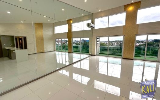 Geroma Rohrmoser pent house vista amplio $1,850/Rohrmoser penthouse for rent