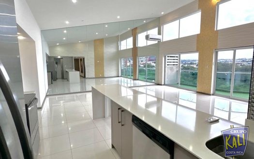 Geroma Rohrmoser pent house vista amplio $1,850/Rohrmoser penthouse for rent