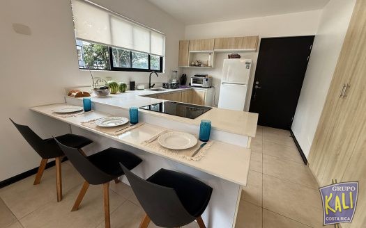 Uruca venta apto 2do piso bello moderno/Uruca modern apto in 2do floor