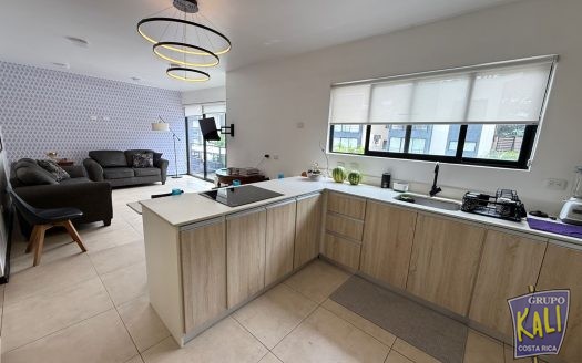 Uruca venta apto 2do piso bello moderno/Uruca modern apto in 2do floor