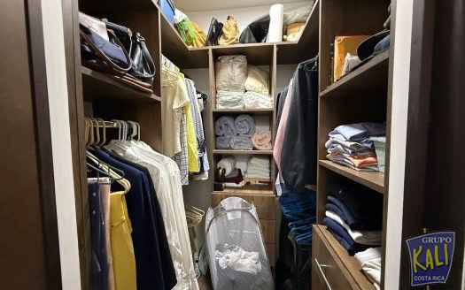 Uruca venta apto 2do piso bello moderno/Uruca modern apto in 2do floor