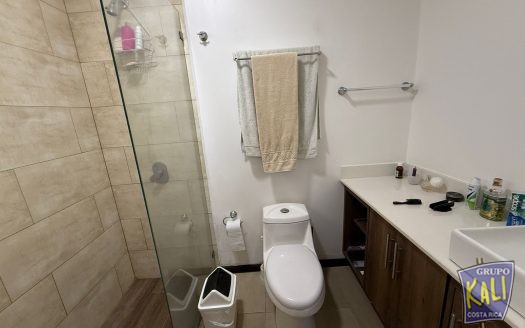 Uruca venta apto 2do piso bello moderno/Uruca modern apto in 2do floor