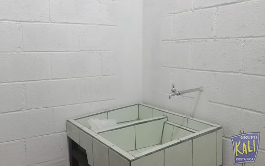 Uruca bodega 850m2 en 2 pisos