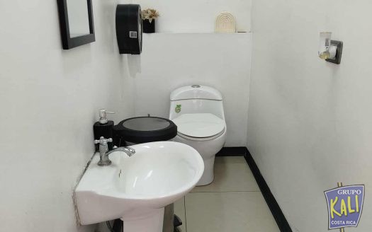 Alquiler de oficina c/servicios Escazu Sn Rafael $600/Escazu office for rent