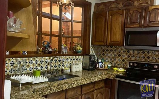 Venta casa de 2 plantas Escazu Laureles/2 story house for sale in Escazu Laureles