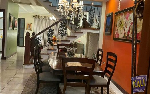 Venta casa de 2 plantas Escazu Laureles/2 story house for sale in Escazu Laureles