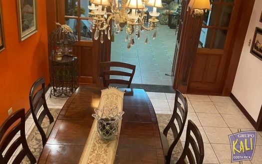 Venta casa de 2 plantas Escazu Laureles/2 story house for sale in Escazu Laureles