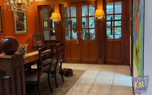 Venta casa de 2 plantas Escazu Laureles/2 story house for sale in Escazu Laureles