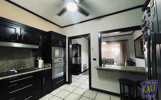 Venta condominio de 2 pisos en Belen Heredia/2 story condo house for sale Belen Heredia