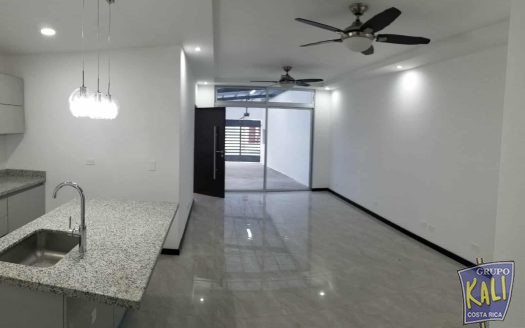 Geroma Rohrmoser venta de apartamento en primer piso $175.000/Geroma apto for sale $175.000