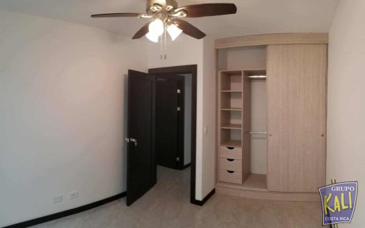 Geroma Rohrmoser venta de apartamento en primer piso $175.000/Geroma apto for sale $175.000