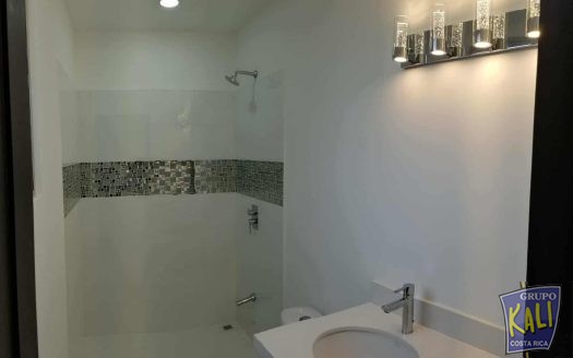 Geroma Rohrmoser venta de apartamento en primer piso $175.000/Geroma apto for sale $175.000