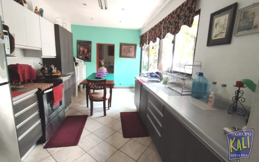 Uruca sector de San Jose Palacio casa 2 plantas renta/2 story house for rent in La Uruca Robledal