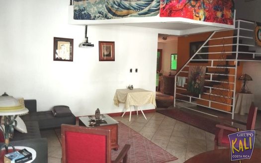 Uruca sector de San Jose Palacio casa 2 plantas renta/2 story house for rent in La Uruca Robledal