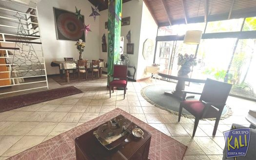 Uruca sector de San Jose Palacio casa 2 plantas renta/2 story house for rent in La Uruca Robledal