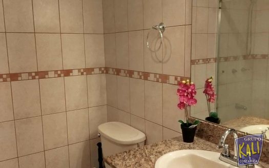 Escazu apartamento amoblado 2hbs 2 bnsVista/Furnished apto for rent Escazu great view